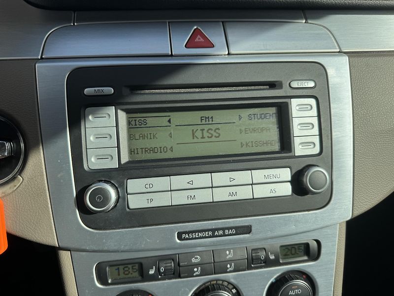 Volkswagen Passat (2006) Automat DSG-Parrot-Nová STK - fotka 21 z 28