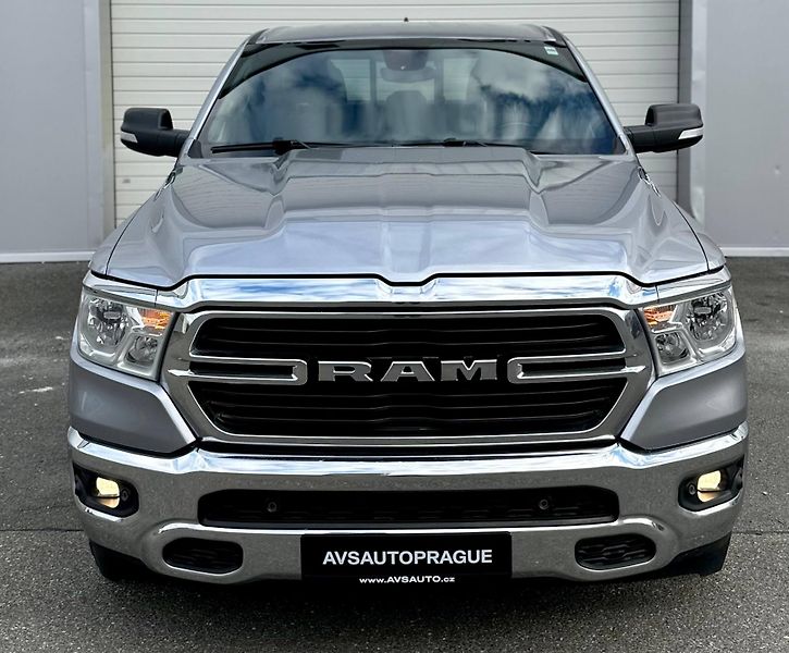 Dodge RAM (2021) 1500 BIG HORN 5.7 V8 HEMI 4x4 - fotka 2 z 31