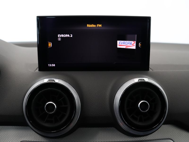 Audi Q2 Advanced 35 TFSI Stronic - fotka 19 z 27