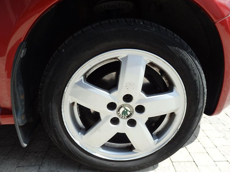 Škoda Fabia 1,2 47kW KLIMA, KOUPENO ČR - fotka 15 z 16