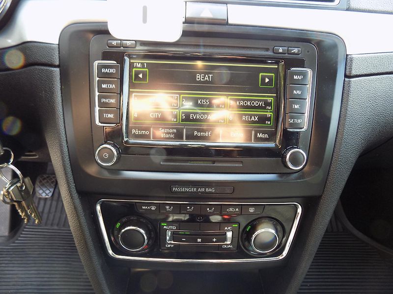 Škoda Superb 1,6 TDI 77 KW NAVI, TEMP - fotka 24 z 34