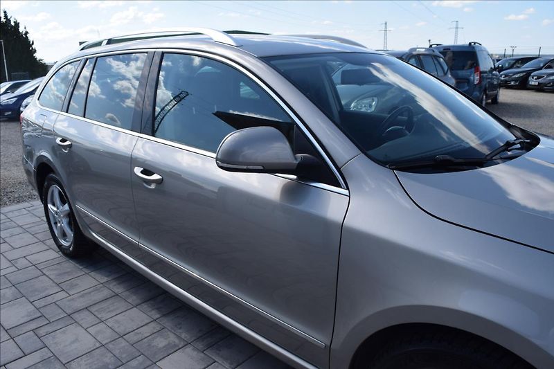 Škoda Superb 2,0 TDI 125KW TOP VÝBAVA ALU - fotka 9 z 50