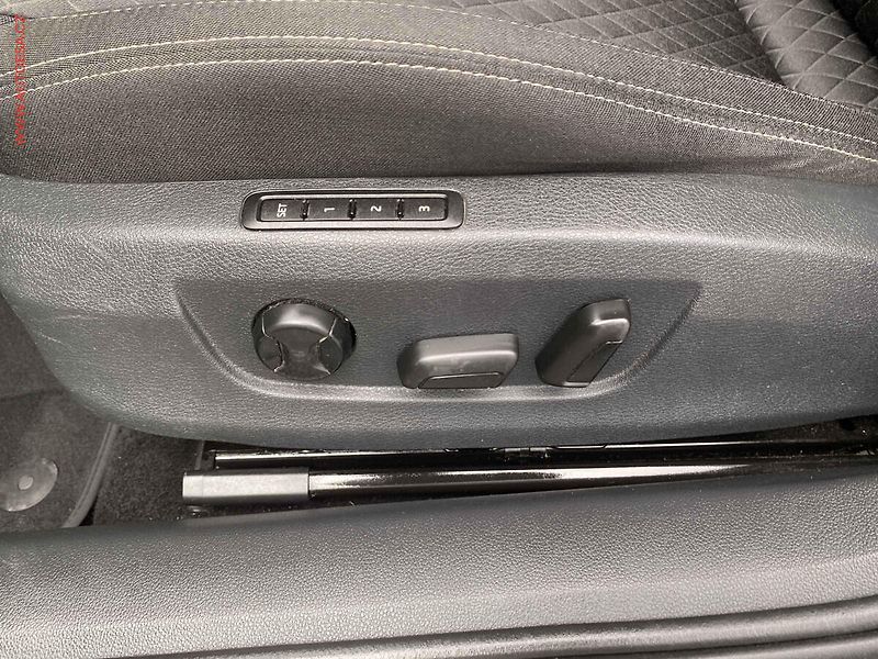 Škoda Superb (2019) 2.0 TDi, Style, bixen, navi - fotka 14 z 19