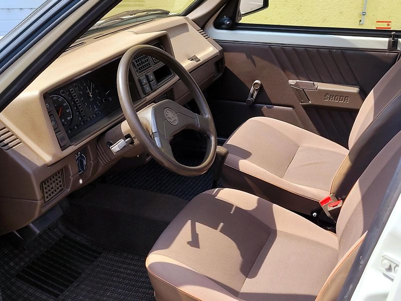 Škoda Favorit 135L,CZ, 1.majitel, GARÁŽOVANÝ - fotka 44 z 50