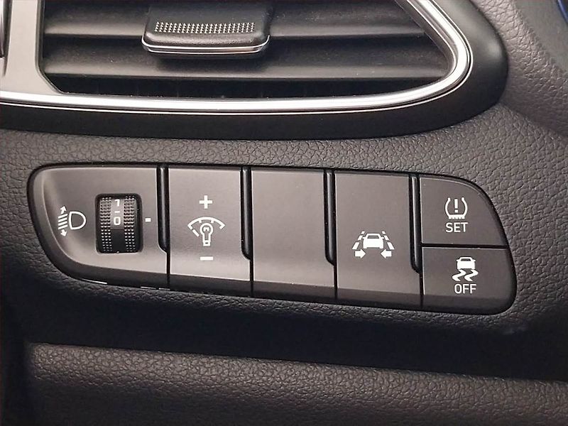 Hyundai i30 (2018) Go! 1.4 T-GDI, ČR,1.maj - fotka 26 z 27