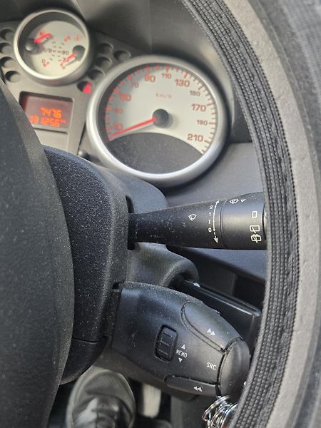 Peugeot 207 (2007) Peugeot 207 1.6 HDI  80KW RV 2 - fotka 23 z 26
