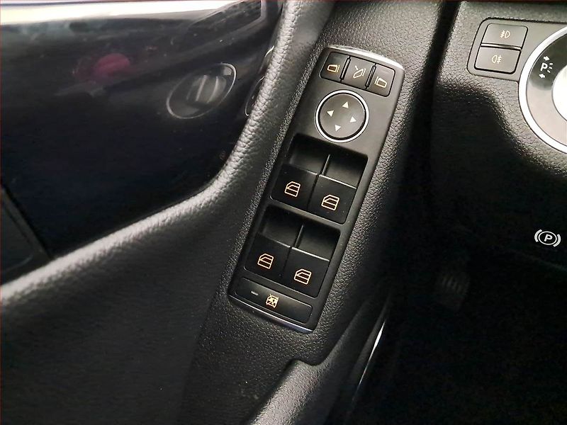Mercedes-Benz Třídy C (2010) C 250 CDI, Automat, Navi - fotka 17 z 21