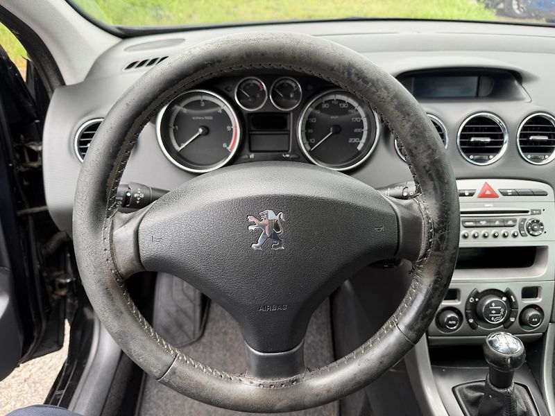 Peugeot 308 1.6 HDI - fotka 19 z 23