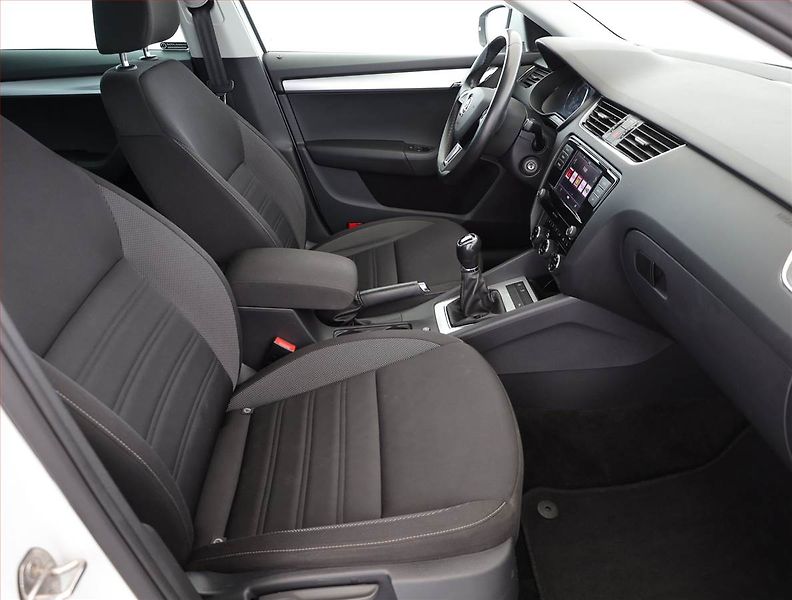 Škoda Octavia (2019) Ambition 1.0 TSI, Tempomat - fotka 7 z 15