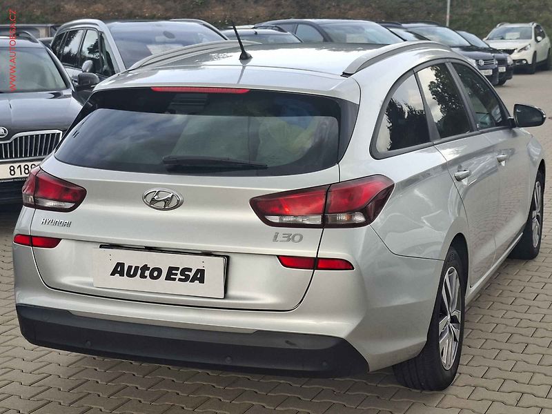 Hyundai i30 (2018) 1.4 TGDi, 2.maj,ČR, AC, tempo - fotka 6 z 19