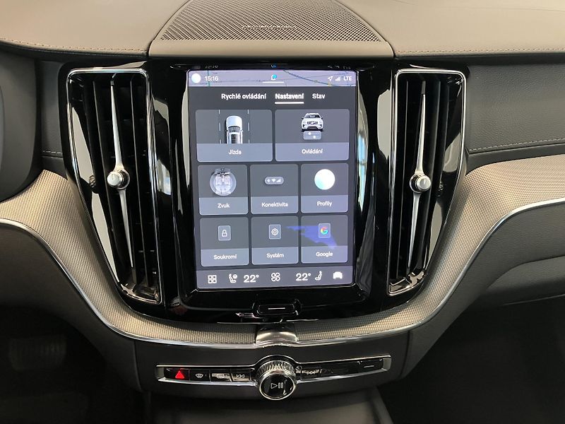 Volvo XC60 T8 eAWD Ultimate Dark - fotka 35 z 54