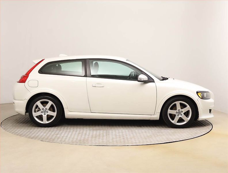 Volvo C30 (2009) 1.6 D, po STK, rezervace - fotka 6 z 17