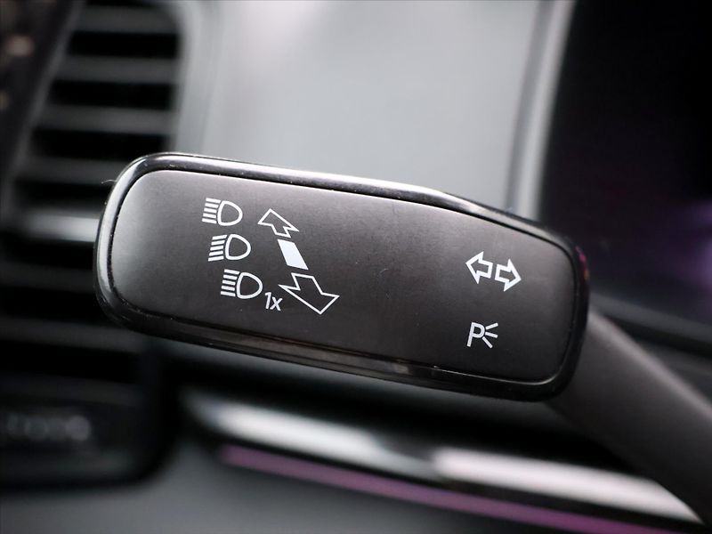 Škoda Karoq 1.5 TSI 110kW DSG CZ Sportline - fotka 18 z 36