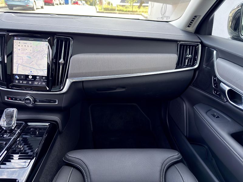 Volvo V90 T8 AWD ULTRA DARK + zimní kola - fotka 23 z 53