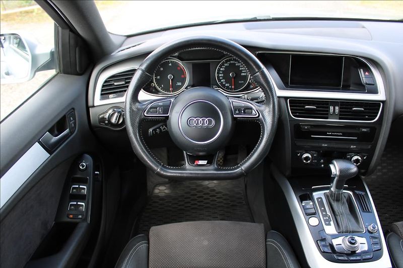 Audi A4 2,0 TDi  AUTOMAT, S-LINE - fotka 13 z 33