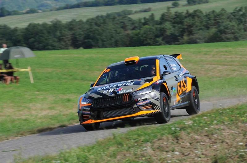 V rámci přípravy na víkendový 53. ročník Barum Czech Rally Zlín absolvovala třicítka pilotů úterní test na trati Ludkovice - Biskupice.