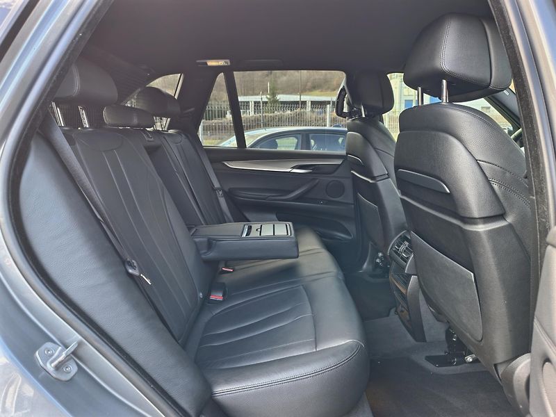 BMW X5 xDrive30d 190kW M-Paket, ČR - fotka 11 z 26