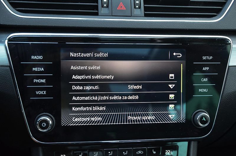 Škoda Superb (2017) 1.8 TSi DSG STYLE / ČR / PANO - fotka 39 z 46