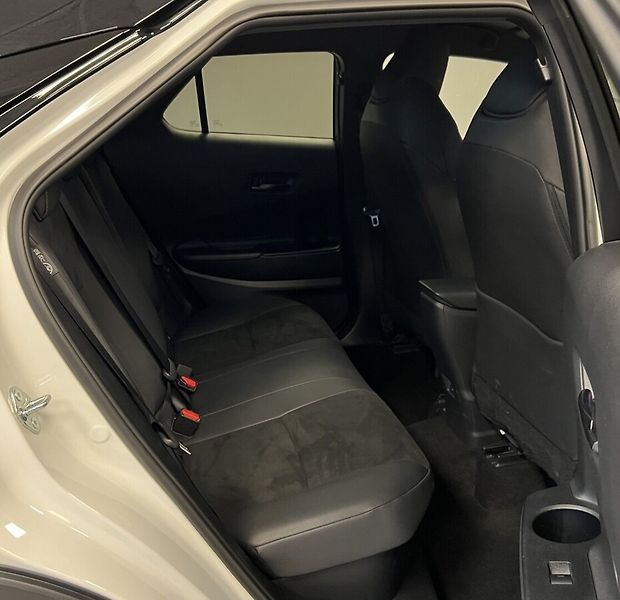 Toyota C-HR HYBRID AT AWD GR SPORT PREMIER - fotka 15 z 19