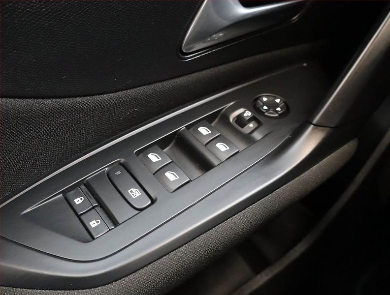 Peugeot 308 (2024) 1.2 PureTech - fotka 18 z 19