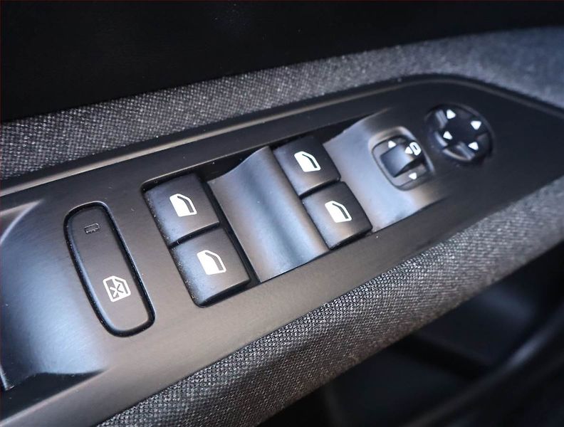 Peugeot 3008 (2017) 1.2 PureTech, Automat - fotka 20 z 22