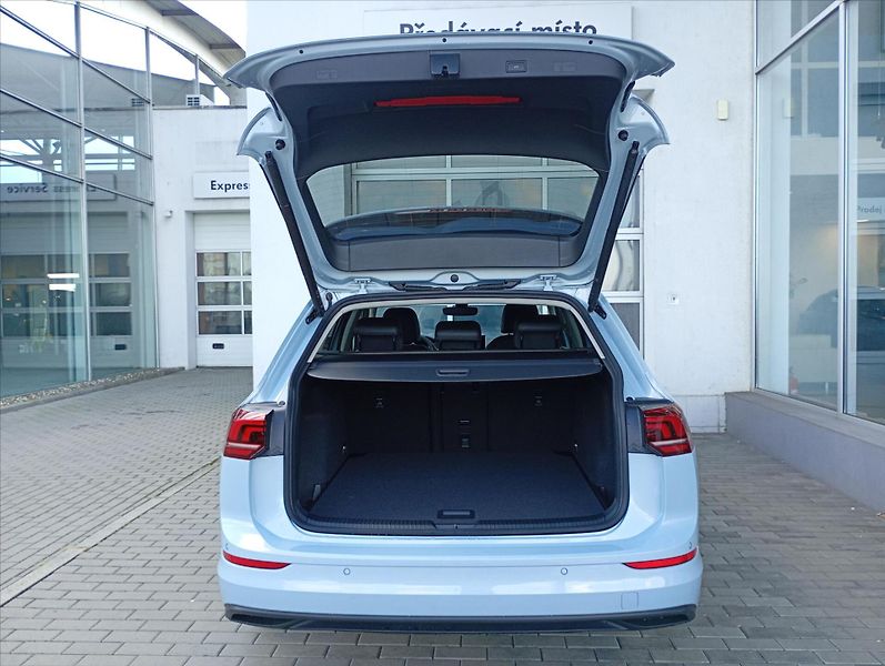Volkswagen Golf Variant (2026) 1,5 eTSI 7DSG mHEV  People - fotka 10 z 17