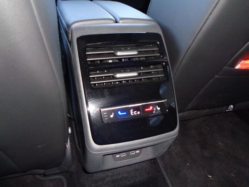 Volkswagen ID.7 Tourer Pro People  210 kW, 77 kWh - fotka 26 z 30