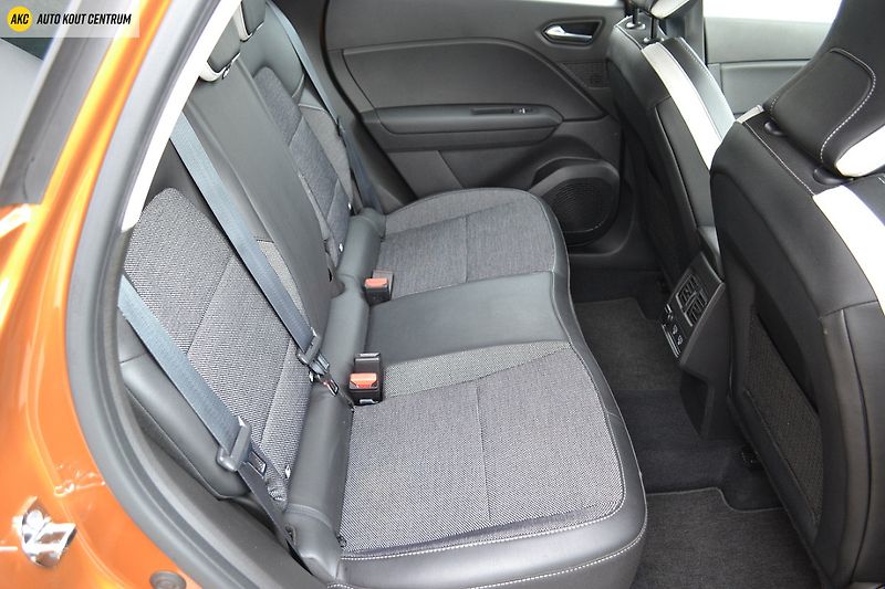 Renault Captur Intens E-TECH HYBRID 145 - fotka 13 z 45
