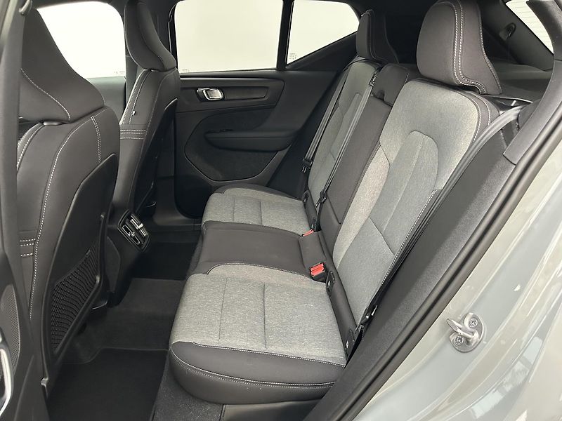 Volvo XC40 2.0 B3 CORE - fotka 12 z 28