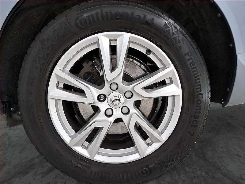 Volvo XC60 (2018) D4 AWD - fotka 15 z 21