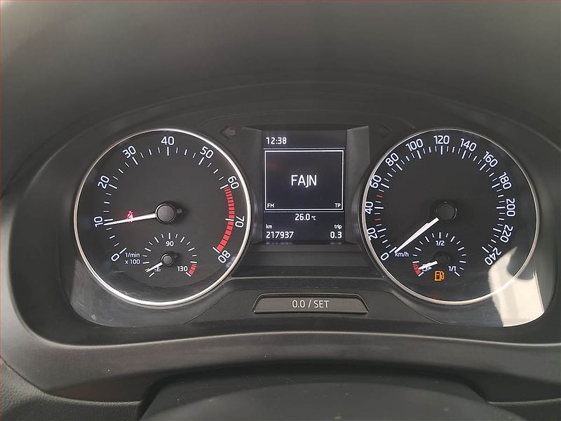 Škoda Rapid (2014) 1.2 TSI, ČR,1.maj, Tempomat - fotka 11 z 16