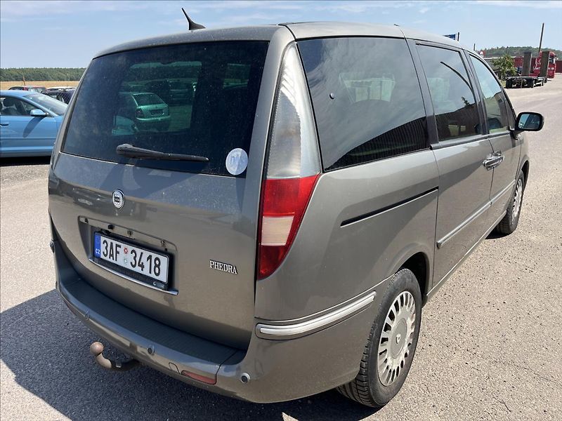 Lancia Phedra 2,0 JTD KLIMA TAŽNÉ STK 7/2028 - fotka 6 z 34