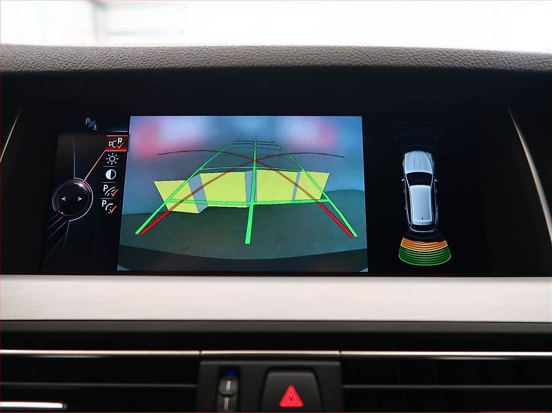 BMW Řada 5 (2015) 530d xDrive, 4X4, Automat - fotka 18 z 21