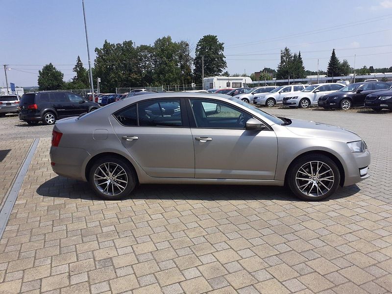 Škoda Octavia (2014) 1.6 TDi 81kW - fotka 3 z 34