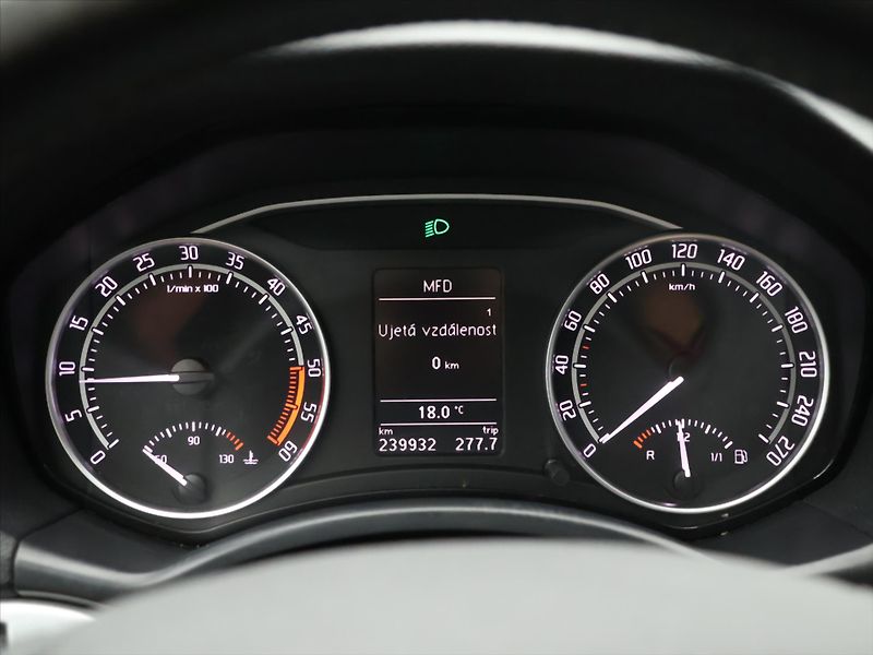 Škoda Octavia 2,0 TDI RS 125kW Xenon Navi - fotka 18 z 33