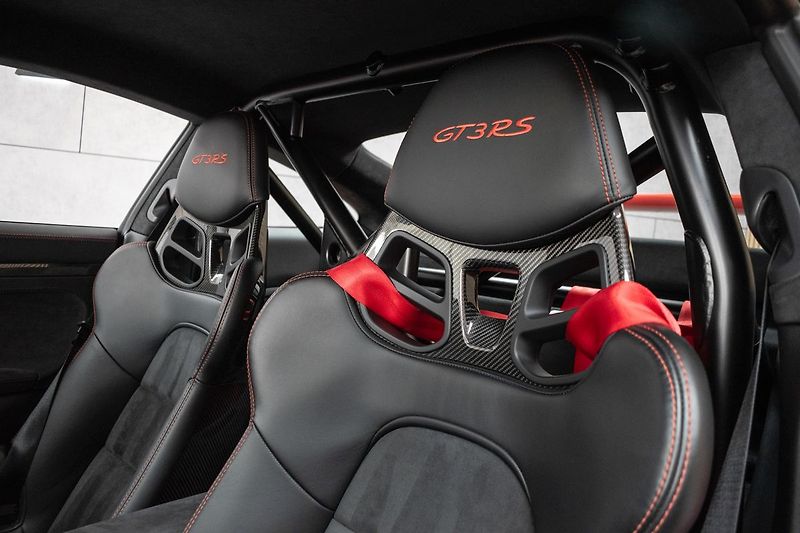Porsche 911 GT3 RS 4.0 !Najeto 14.885km! - fotka 19 z 49