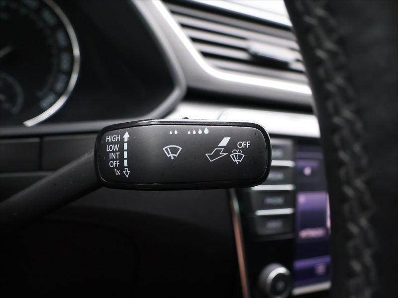 Škoda Superb 2,0 TDI 110kW DSG Style Plus - fotka 17 z 29