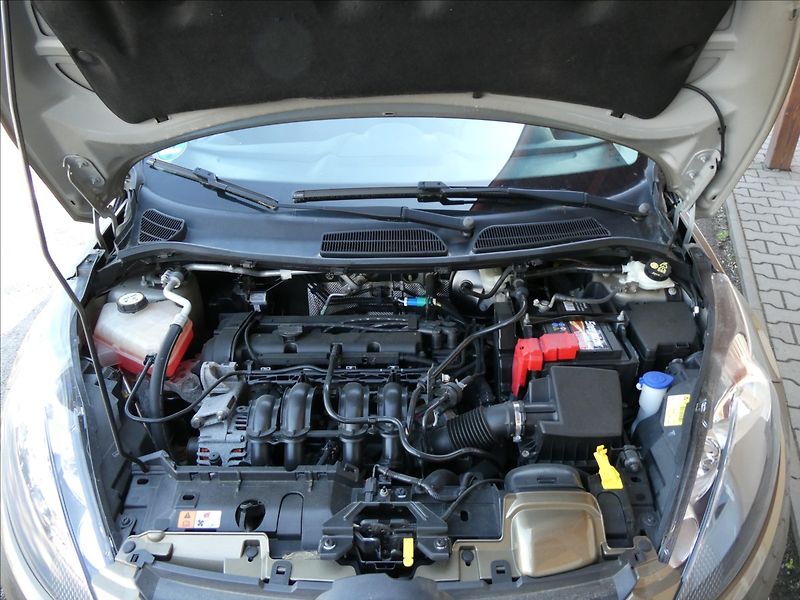 Ford Fiesta 1,2 i 60kW 2x kola, klima - fotka 26 z 30