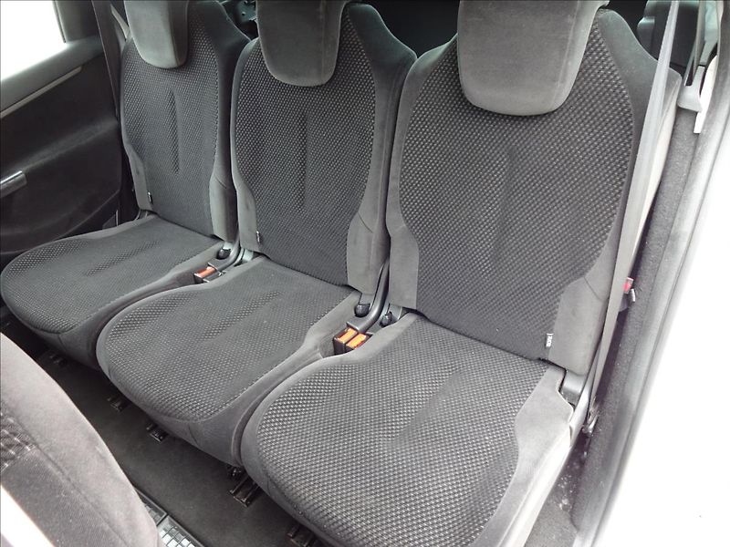 Citroën C4 Picasso 1,6HDI 80kW - fotka 20 z 44