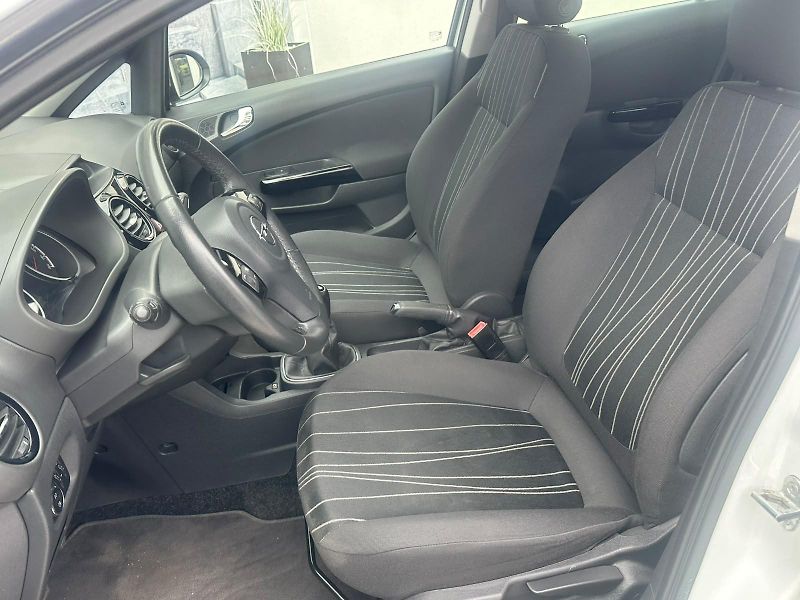 Opel Corsa (2010) 1.2i,63KW,TEMPOMAT,111 EDITION - fotka 20 z 24