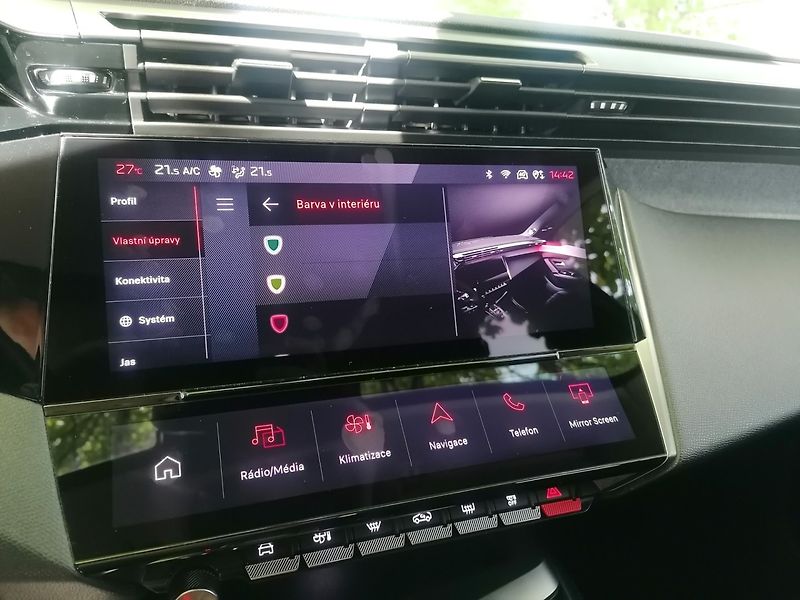 Peugeot 308 (2022) 1.5 BlueHdi Allure A/T - fotka 23 z 29