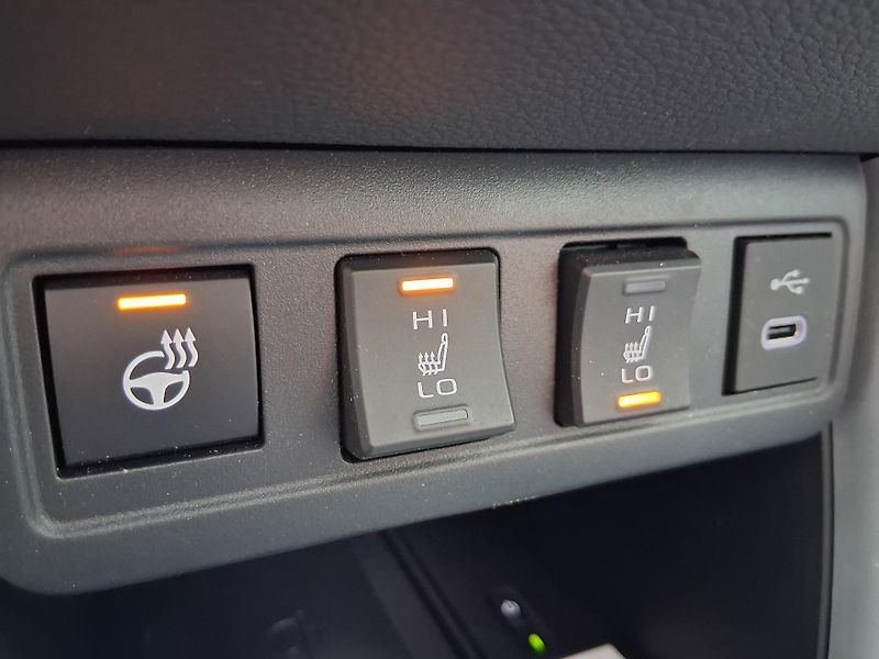 Toyota Corolla Cross EXECU. JBL 2.0 Hyb. 4x4 143 kW - fotka 18 z 36