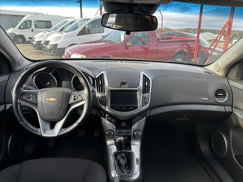 Chevrolet Cruze 1,7 6KVALT DIGIKLIMA +SADA ALU - fotka 16 z 21