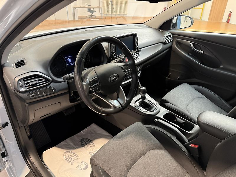 Hyundai i30 1.5 T-GDI Mild Hyb Family Smar - fotka 5 z 13