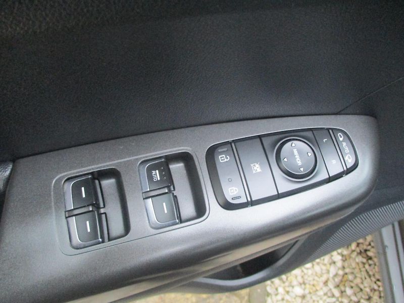 Kia Sportage 2.0 CRDi 4x4 ČR - fotka 9 z 32