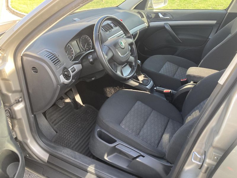 Škoda Octavia (2012) 2.0 TDi ČR, 2xKOLA, PĚKNÝ STAV - fotka 9 z 22