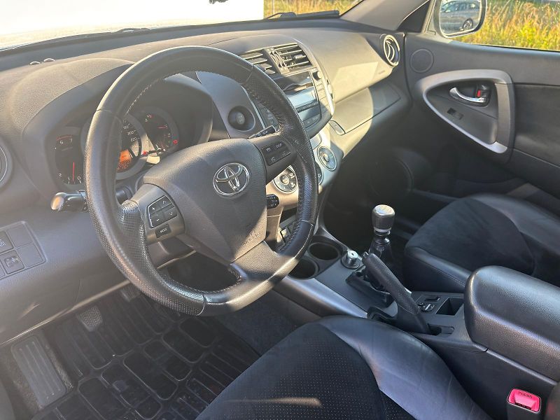 Toyota RAV4 2.2 D-4D 4x4 110kW - fotka 11 z 27