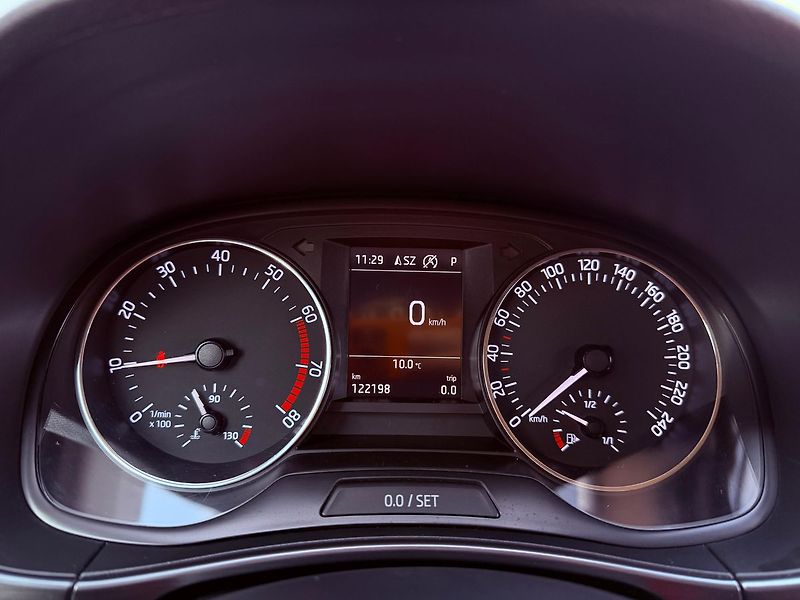 Škoda Fabia 1.0 TSi Style DSG, Navi, TOP - fotka 18 z 29