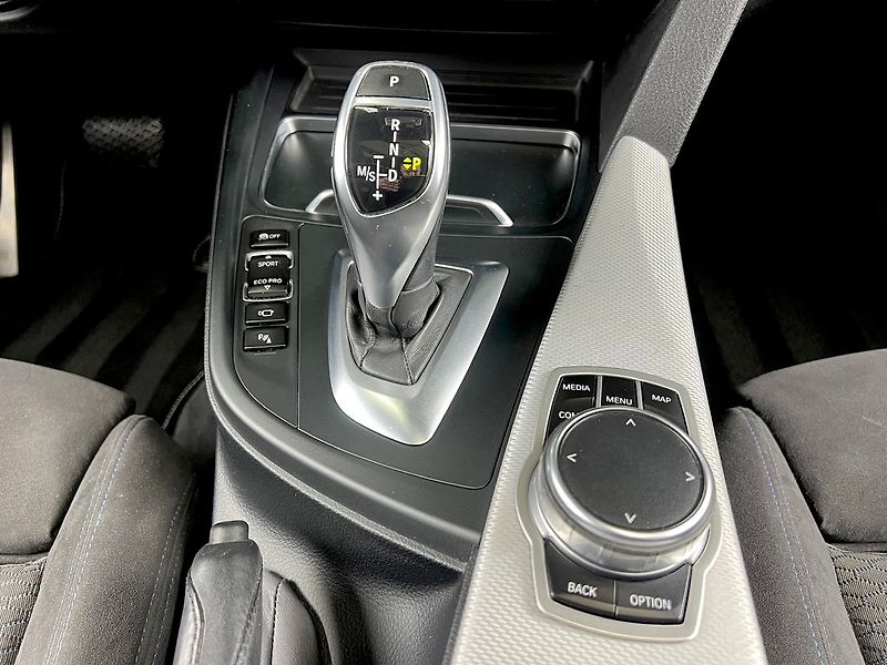 BMW Řada 3 xDrive M-SPORT, H&K, PANORAMA, - fotka 25 z 32