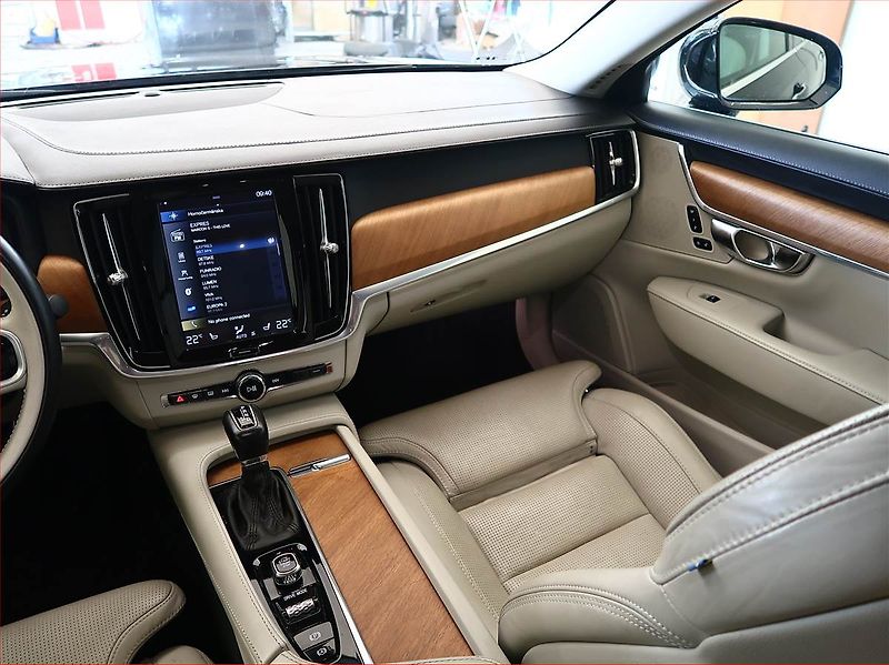 Volvo S90 (2018) D5 AWD, 4X4, Automat - fotka 8 z 21